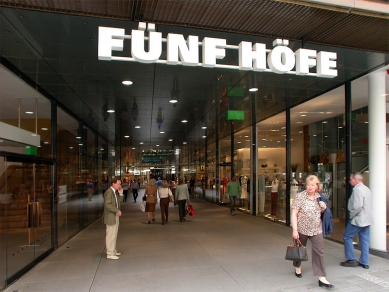 Fünf Höfe - foto: © Jan Kratochvíl, 2003