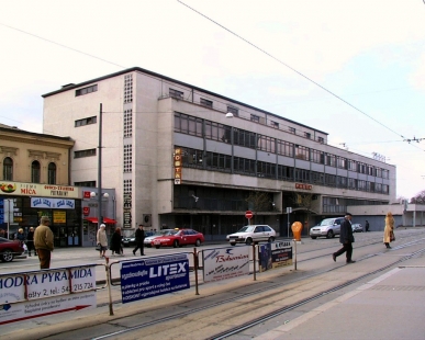 <p>Train Station Post Office in Brno</p> - foto: © archiweb.cz, 2005