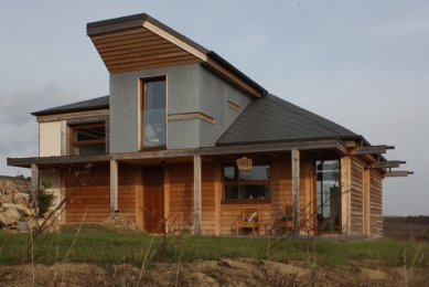 Wooden house "in the meadow" - foto: Vavřinec Menšl