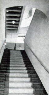 Hotel Avion - Stairs to the café - foto: archiv redakce