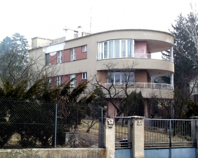 <translation>Taylor's villa</translation> - Current state - foto: Martin Rosa, 2005