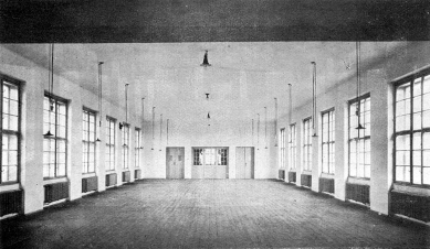 Dílny Státní průmyslové školy dřevařské - foto: Stavba V. (1926-27)