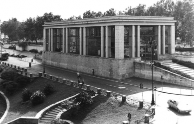 Museum of the Ara Pacis - Shelter by architect Vittorio Morpurgo from 1938 (demolished in 2001). - foto: archiv redakce