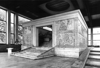 Museum of the Ara Pacis - The shelter of architect Vittorio Morpurgo from 1938 (demolished in 2001). - foto: archiv redakce