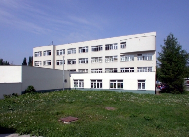 Obecná a měšťanská škola - Současný stav - foto: © archiweb.cz, 2003