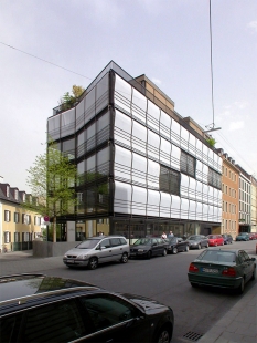 Apartment and commercial building Herrnstrasse - foto: Petr Šmídek, 2003