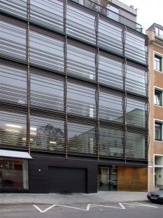 Apartment and commercial building Herrnstrasse - foto: Petr Šmídek, 2001