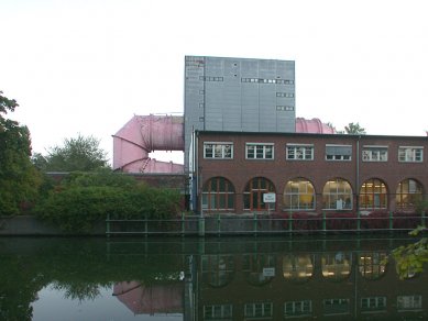 Průtokový kanál ústavu vodního stavitelství, Tiergarten - foto: Petr Šmídek, 2006