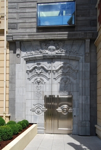 Hôtel Fouquet's Barrière - foto: © Martin Rosa - archiweb.cz, 2007