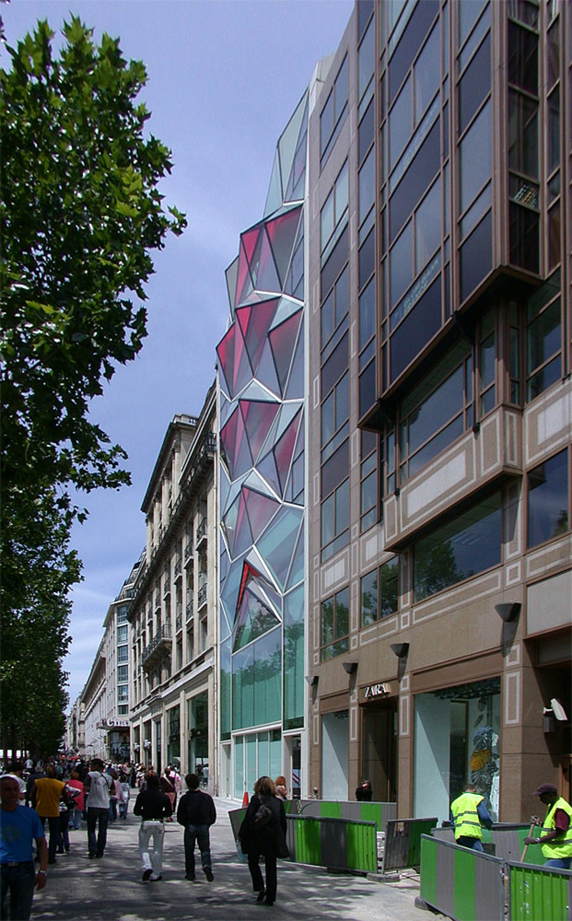 C42” Citroen showroom by Manuelle Gautrand Architecture, Paris