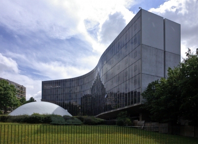 <title>French Communist Party Headquarters</title>    French Communist Party Headquarters - foto: Petr Šmídek, 2007