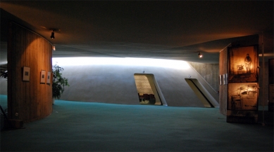 <title>French Communist Party Headquarters</title>    French Communist Party Headquarters - foto: Martin Rosa, 2007