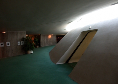 <title>French Communist Party Headquarters</title>    French Communist Party Headquarters - foto: Petr Šmídek, 2007