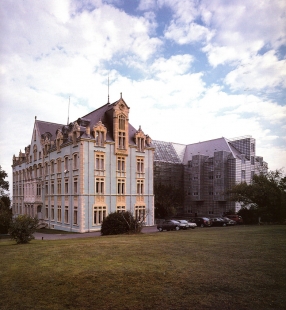 Residence for elderly people in a 19th century Villa - foto: © Philippe Ruault