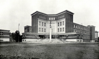 Gymnasium J. K. Tyl - foto: archiv redakce