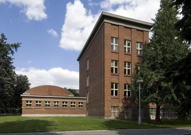 Gymnasium J. K. Tyl - foto: Ester Havlová