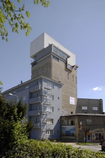 Apartment on the top of a grain silo - foto: Wojciech Krynski, Mirek Kolčava