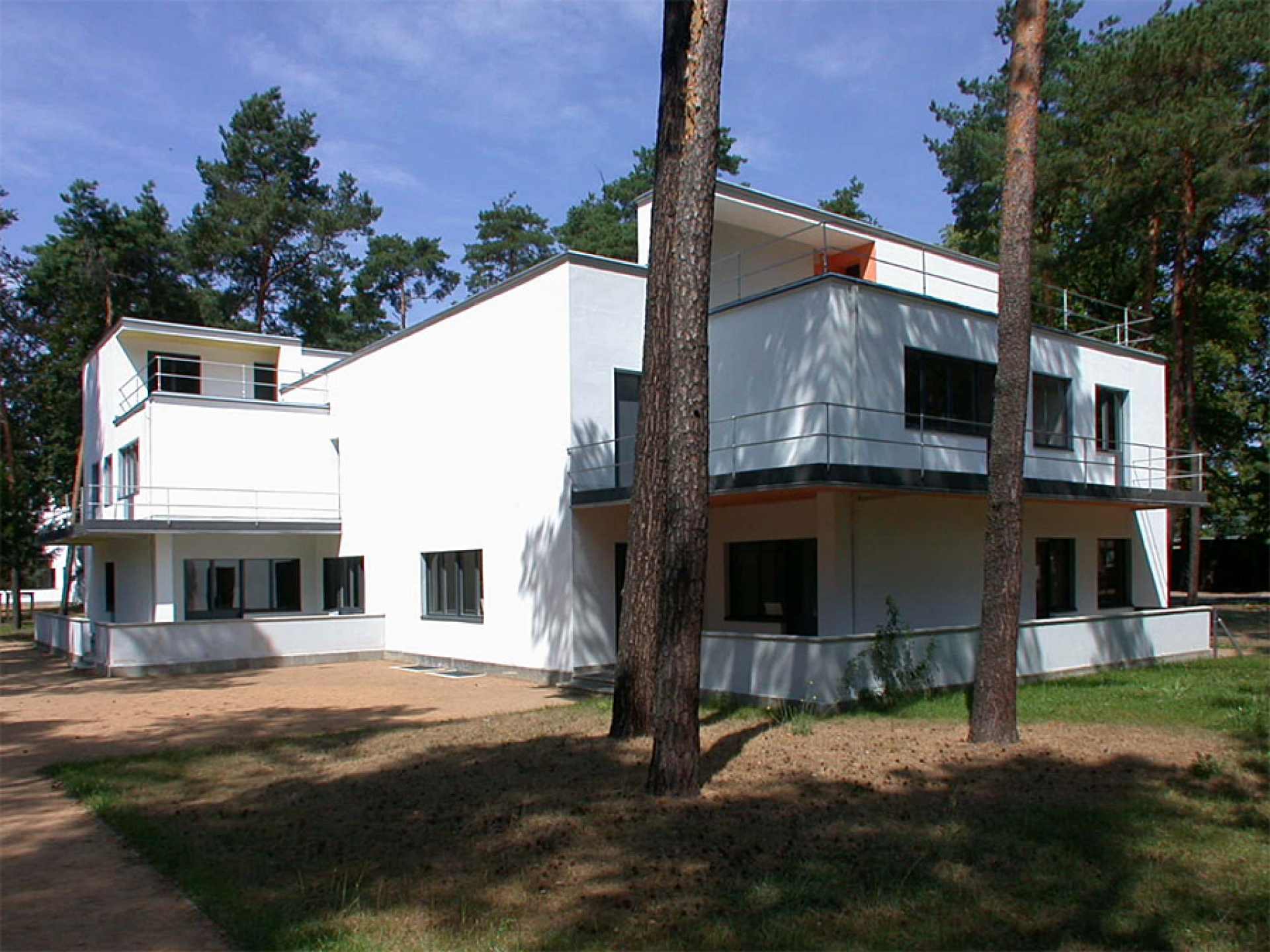 archiweb.cz - <Mistrovské domy> translates to <Master Houses>