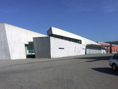 Hasičská zbrojnice firmy Vitra - foto: Petr Šmídek, 2003