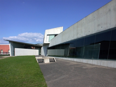 Hasičská zbrojnice firmy Vitra - foto: Petr Šmídek, 2002