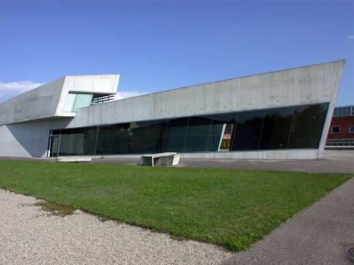 Vitra Fire Station - foto: Petr Šmídek, 2002