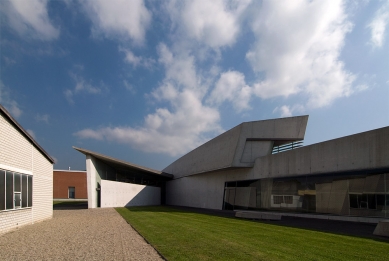 Hasičská zbrojnice firmy Vitra - foto: Petr Šmídek, 2008