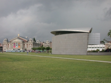 Vincent van Gogh Museum addition - foto: © Petr Šmídek, 2003