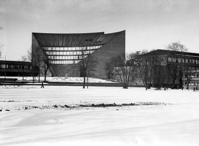 TKK hlavní budova - Historický snímek z roku 1964. - foto: archiv redakce