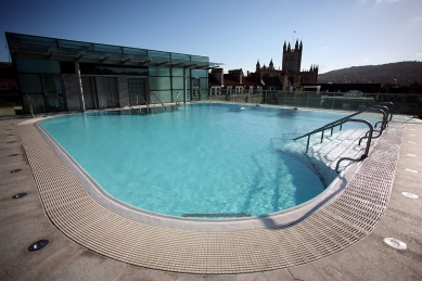 Thermae Bath Spa - Rooftop Pool by Day. - foto: © Matt Cardy, 2006