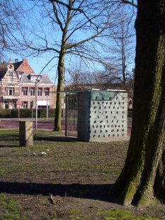 Videopaviljoen Busstop - foto: © Gerrit Velthuis, 2005