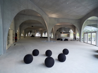 Tama Art University Library - foto: © Toyo Ito & Associates, Architects