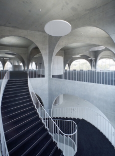 Tama Art University Library - foto: © Toyo Ito & Associates, Architects