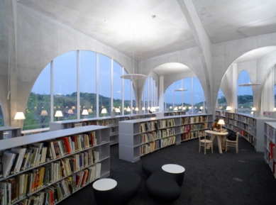Knihovna Tama Art University - foto: © Toyo Ito & Associates, Architects
