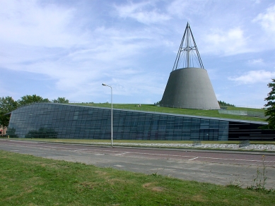 Central Library TU Delft - foto: © Petr Šmídek, 2003