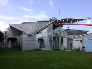 Hysolar research and institute building of the University of Stuttgart - foto: © Petr Šmídek, 2002