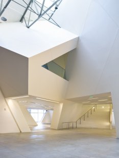 Contemporary Jewish Museum, San Francisco - Koret-Taube Grand Lobby - foto: Mark Darley - Courtesy of the Contemporary Jewish Museum, San Francisco