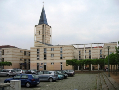 Čtvrť Kirchsteigfeld - Náměstí s kostelem - foto: Martin Horáček