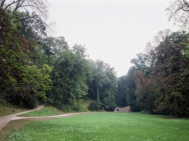 Průchod valem Prašného mostu - foto: Jan Malý