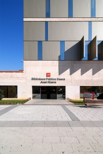 Usera public library José Hierro - foto: Petr Šmídek, 2007