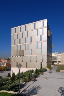 Usera public library José Hierro - foto: Petr Šmídek, 2007