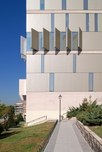 Usera public library José Hierro - foto: Petr Šmídek, 2007