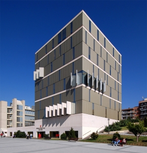 Usera public library José Hierro - foto: Petr Šmídek, 2007