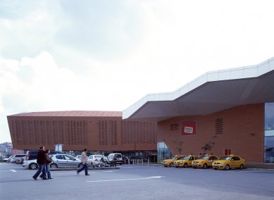 Meydan - Ümraniye Retail Complex & Multiplex - foto: © Cristóbal Palma