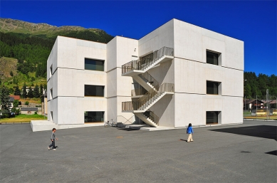 Das Neue Nationalparkzentrum in Zernez - foto: Vojtěch Žilka, 2010