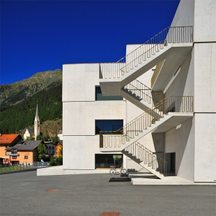 Das Neue Nationalparkzentrum in Zernez - foto: Vojtěch Žilka, 2010