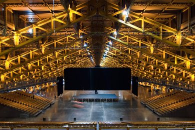 Halle Tony Garnier - foto: Petr Šmídek, 2008