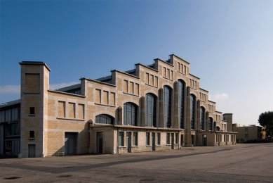 Halle Tony Garnier - foto: Petr Šmídek, 2008