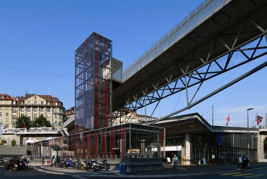 Železnice a autobusové nádraží Lausanne  - foto: Petr Šmídek, 2008