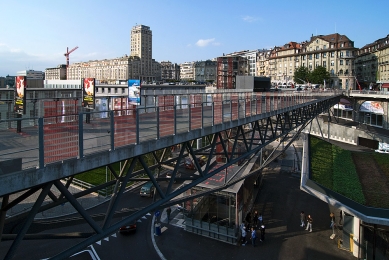 Železnice a autobusové nádraží Lausanne  - foto: Petr Šmídek, 2008