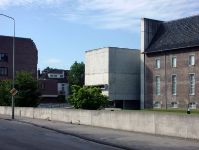 AZL Pension Fund HQ - foto: Petr Šmídek, 2003